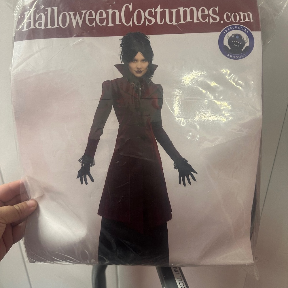 Plus Size Women’s Delightfully Dreadful Vampire Costume in 4X - Never worn